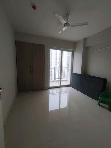Room in 2 BHK Apartment at Eldeco Live By The Greens, Sector 150 – for Rent
