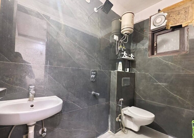 Bathroom, chattarpur 1 Bedroom 500 Sq.Ft. Builder Floor In Chattarpur Delhi 9460204