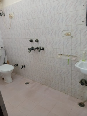 Bathroom in 2 BHK Builder Floor at Eco City Noida, Sector 75 – for Rent