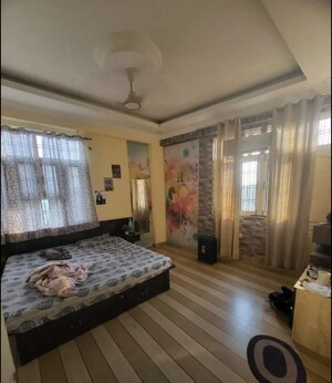 Bedroom in 3 BHK Apartment at Aliganj – for Rent