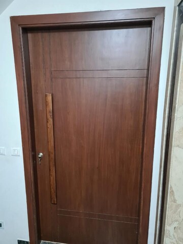 Room in 3 BHK Apartment at Greater Kailash I – for Rent