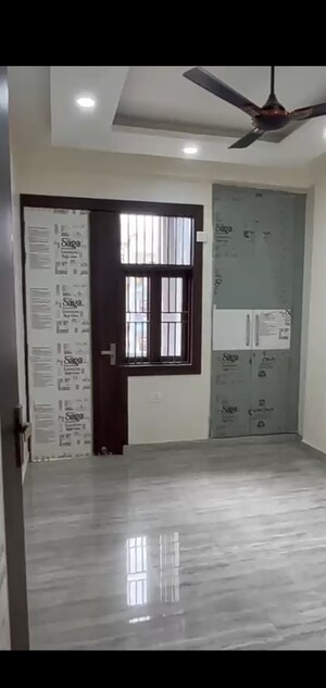 Room in 3 BHK Builder Floor at Mahavir Enclave – for Sale