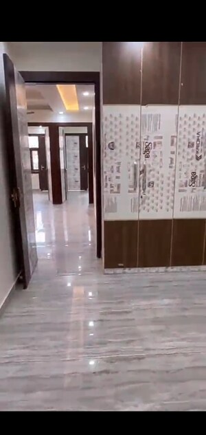 Room in 3 BHK Builder Floor at Mahavir Enclave – for Sale