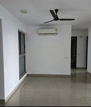 Room in 2.5 BHK Apartment at Wadhwa The Address Boulevard, Ghatkopar West – for Rent