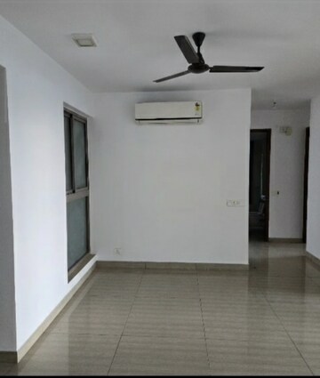 Room in 2.5 BHK Apartment at Wadhwa The Address Boulevard, Ghatkopar West – for Rent