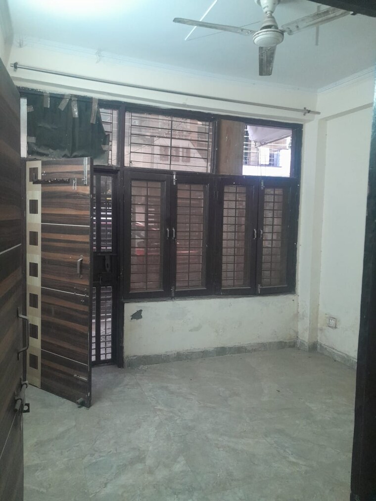 Room, bharti-apartments 3 Bedroom 1000 Sq.Ft. Independent House In Shakti Khand iv Ghaziabad 9460381