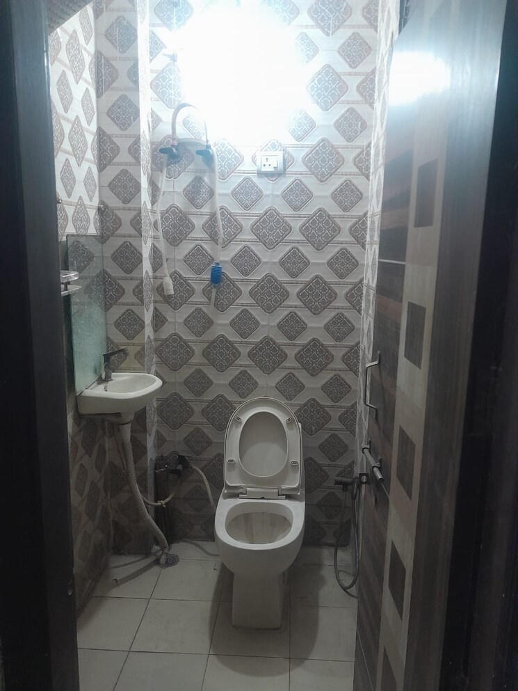Bathroom, bharti-apartments 3 Bedroom 1000 Sq.Ft. Independent House In Shakti Khand iv Ghaziabad 9460381