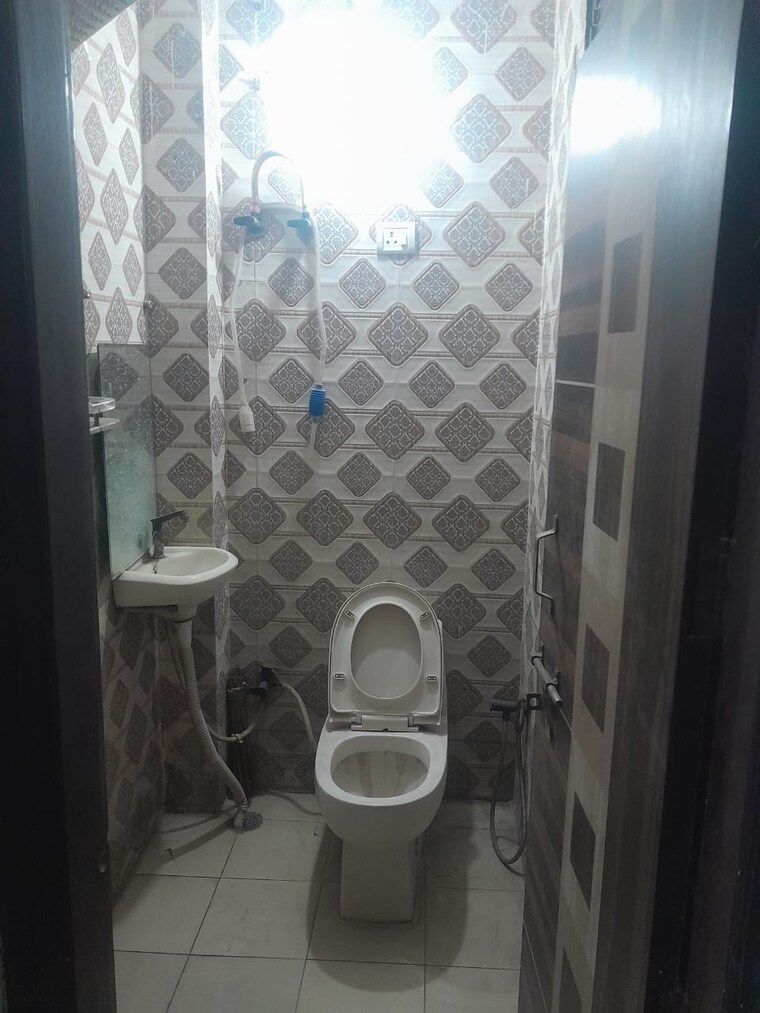 Bathroom, bharti-apartments 3 Bedroom 1000 Sq.Ft. Independent House In Shakti Khand iv Ghaziabad 9460381