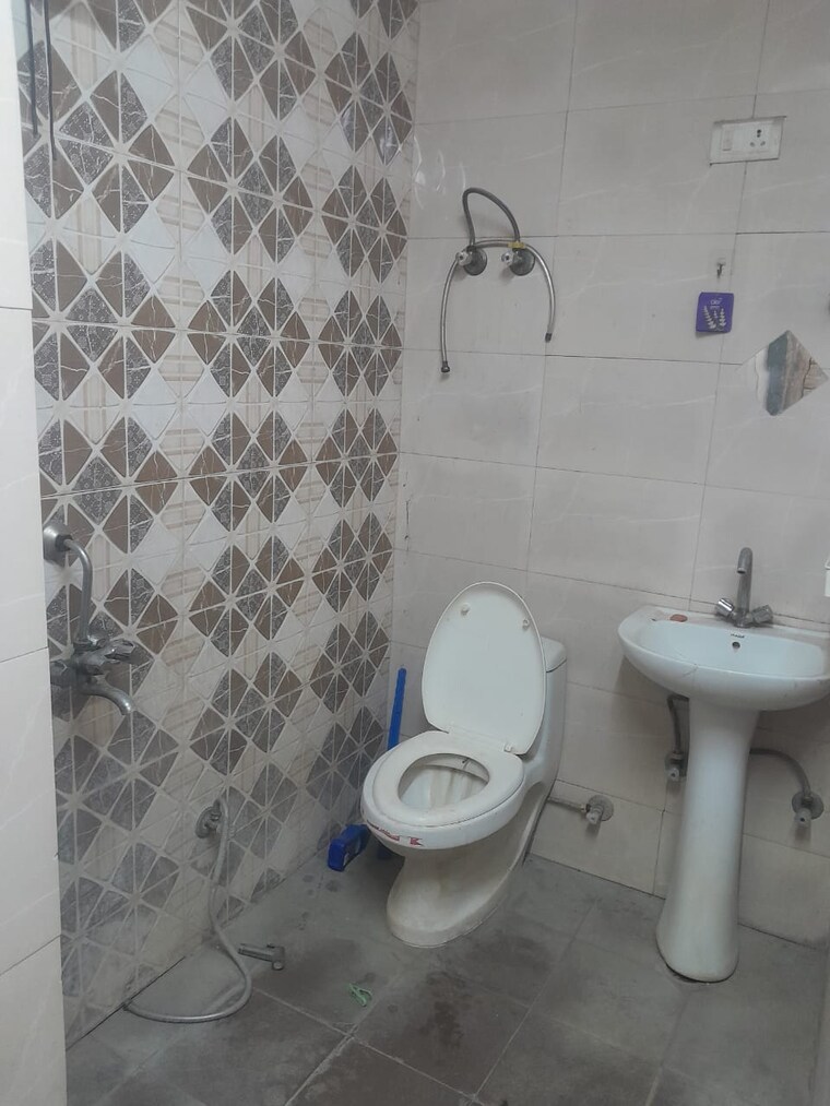 Bathroom, bharti-apartments 1 Bedroom 450 Sq.Ft. Independent House In Shakti Khand iv Ghaziabad 9460387