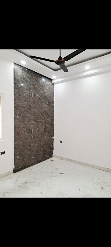 Room in 1 BHK Builder Floor at Kanha Apartments Indirapuram, Shakti Khand 2 – for Rent