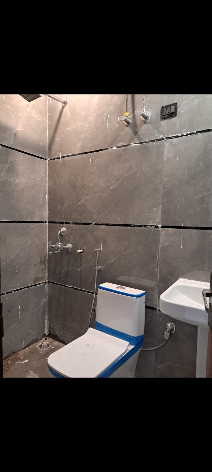 Bathroom, kanha-apartments-indirapuram 1 Bedroom 550 Sq.Ft. Builder Floor In Shakti Khand 2 Ghaziabad 9460394