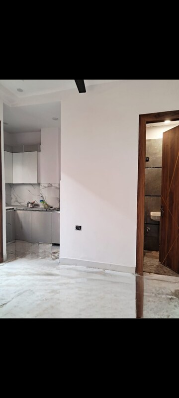 Room in 1 BHK Builder Floor at Kanha Apartments Indirapuram, Shakti Khand 2 – for Rent