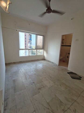 Room in 2 BHK Apartment at Arshie Complex, Versova – for Rent