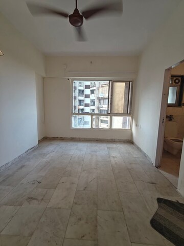 Room in 2 BHK Apartment at Arshie Complex, Versova – for Rent