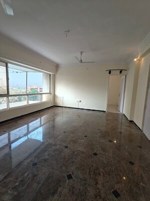 Room in 2 BHK Apartment at Arshie Complex, Versova – for Rent