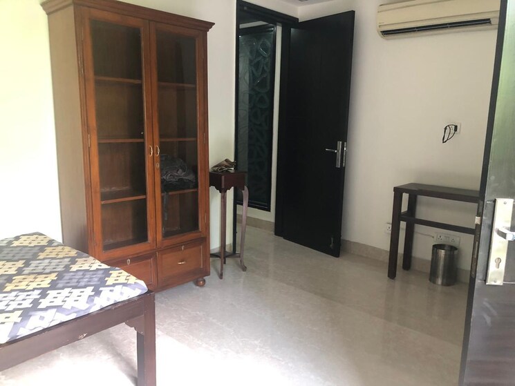 Room, safdarjung enclave 3 Bedroom 2000 Sq.Ft. Apartment In Safdarjung Enclave Delhi 9460409
