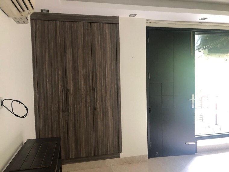 Room, safdarjung enclave 3 Bedroom 2000 Sq.Ft. Apartment In Safdarjung Enclave Delhi 9460409