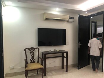 3 BHK Flat for Sale in Safdarjung Enclave, Delhi