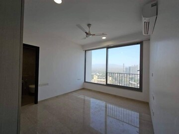 Room in 3 BHK Apartment at Oberoi Sky City, Borivali East – for Rent