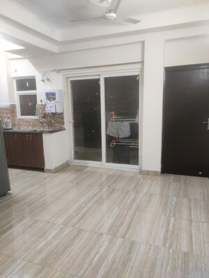 Room in 1 BHK Apartment at Amrapali Centurian Park, Tech Zone 4 Greater Noida – for Rent