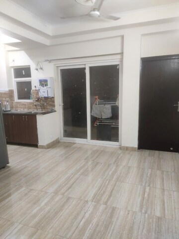 Room in 1 BHK Apartment at Amrapali Centurian Park, Tech Zone 4 Greater Noida – for Rent