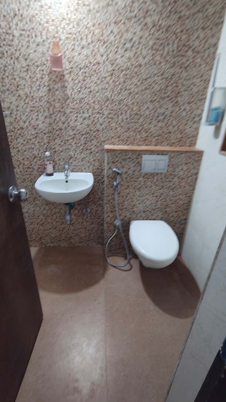 Bathroom, lodha-palava-downtown-dombivli-east 2 Bedroom 927 Sq.Ft. Apartment In Dombivli East Thane 9460436