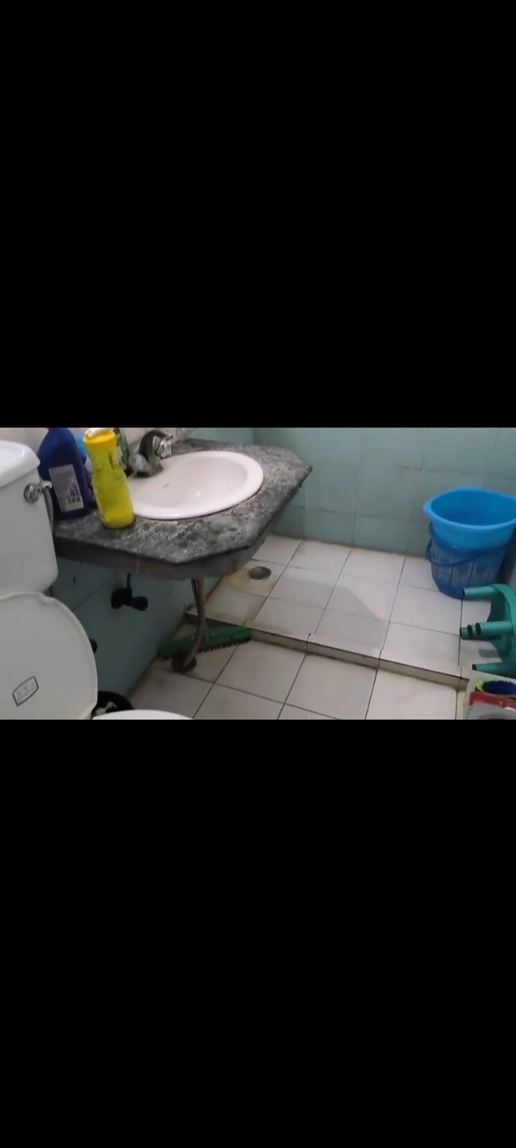 Bathroom, mahagun-mansion-i-and-ii 2.5 Bedroom 1240 Sq.Ft. Apartment In Vaibhav Khand Ghaziabad 9460434