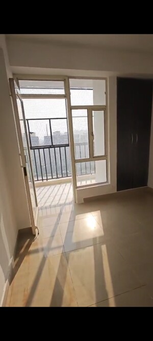 Room in 3 BHK Apartment at Gaur Valerio, Indrapuram – for Sale