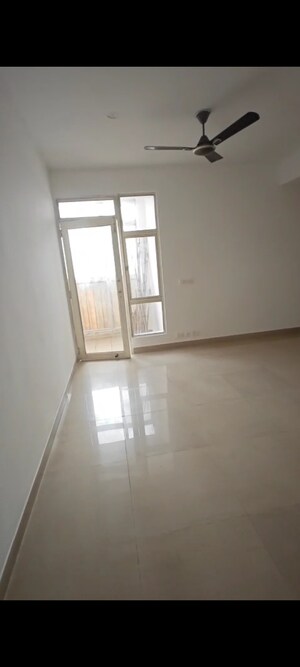 Room in 3 BHK Apartment at Gaur Valerio, Indrapuram – for Sale