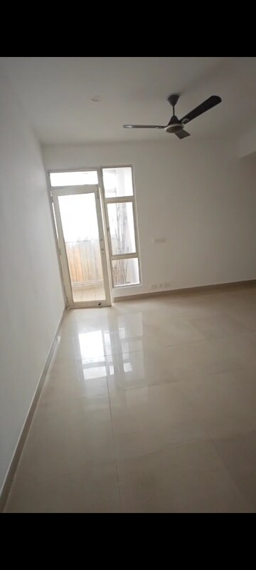 Room in 3 BHK Apartment at Gaur Valerio, Indrapuram – for Sale