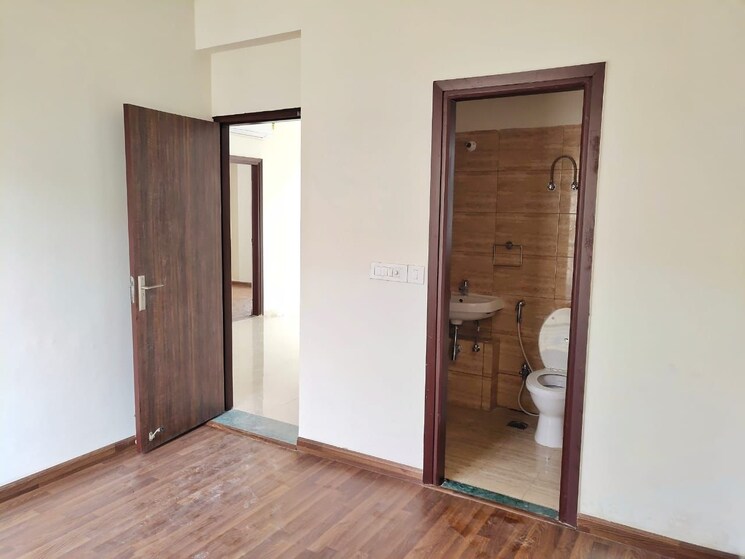 Room, bptp-parkland-pride 3 Bedroom 2200 Sq.Ft. Builder Floor In Sector 77 Faridabad 9460447