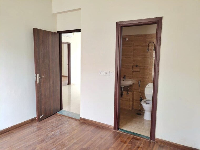 Room, bptp-parkland-pride 3 Bedroom 2200 Sq.Ft. Builder Floor In Sector 77 Faridabad 9460447