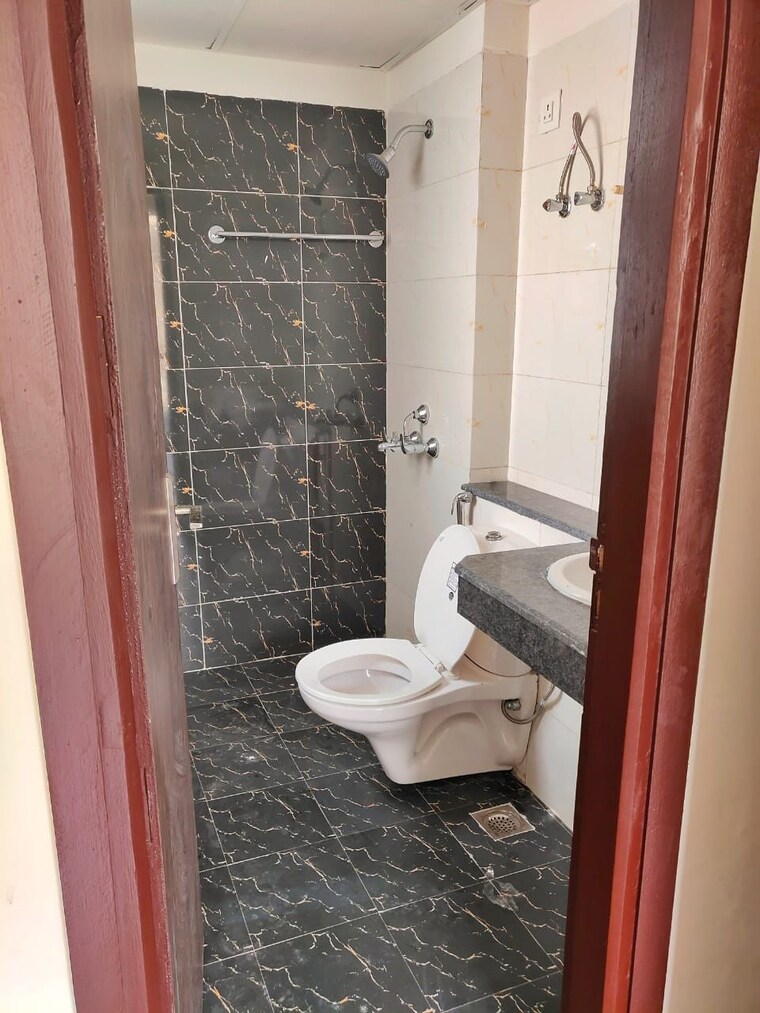 Bathroom, bptp-parkland-pride 3 Bedroom 2200 Sq.Ft. Builder Floor In Sector 77 Faridabad 9460447