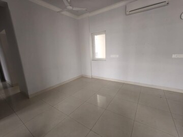Room in 3 BHK Builder Floor at Central Park Flower Valley Aqua Front Towers, Sohna Sector 33 – for Rent