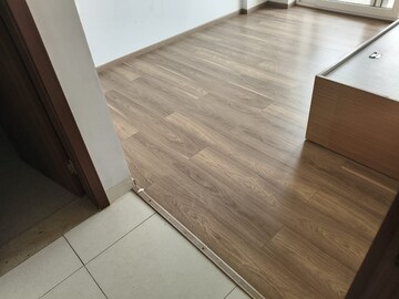 Room in 3 BHK Builder Floor at Central Park Flower Valley Aqua Front Towers, Sohna Sector 33 – for Rent