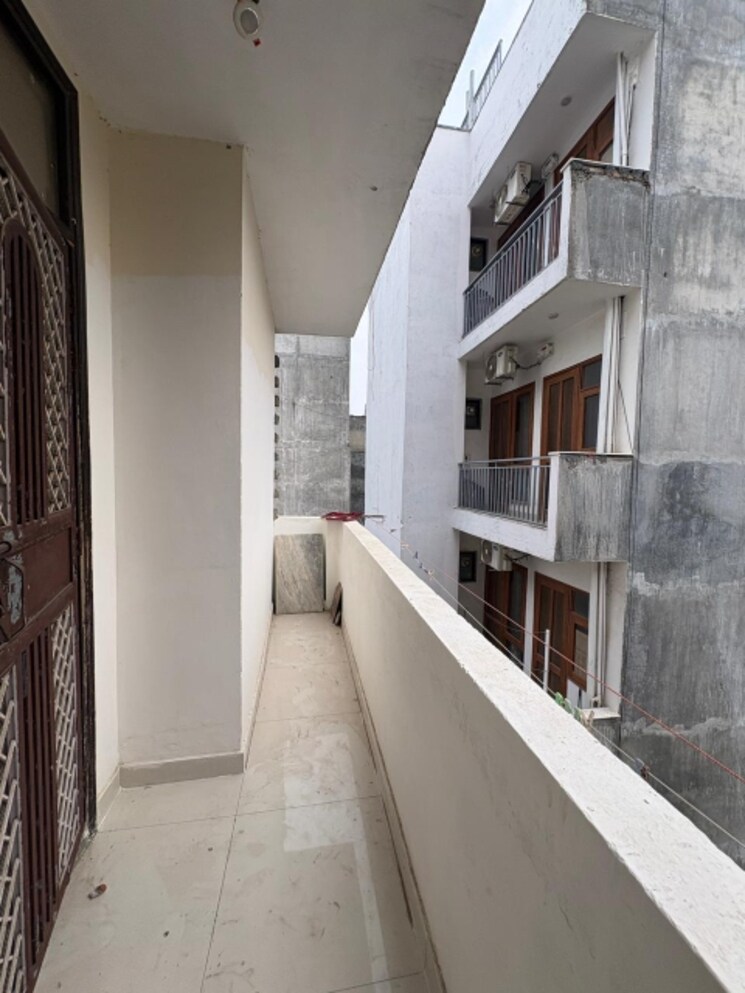 Balcony, the-estate-floors 2 Bedroom 1000 Sq.Ft. Builder Floor In Sector 43 Gurgaon 9460465