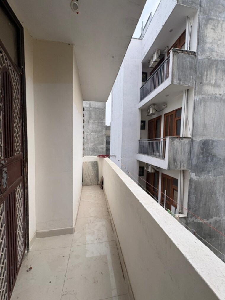 Balcony, the-estate-floors 2 Bedroom 1000 Sq.Ft. Builder Floor In Sector 43 Gurgaon 9460465