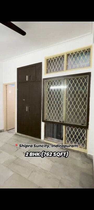 Room in 2 BHK Apartment at Shipra Suncity, Vaibhav Khand – for Sale