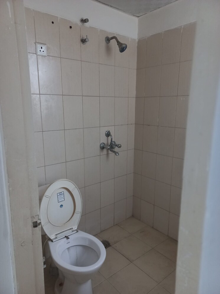 Bathroom, omaxe-heights 2 Bedroom 735 Sq.Ft. Apartment In Sector 86 Faridabad 9460461