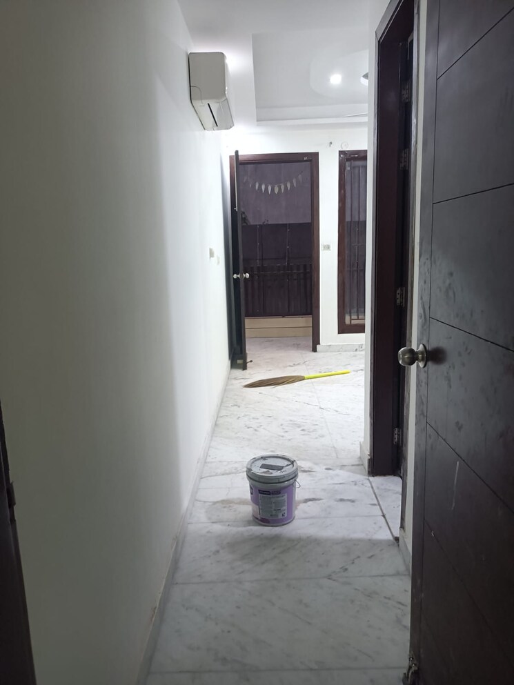 Room, preet vihar 3 Bedroom 1500 Sq.Ft. Builder Floor In Preet Vihar Delhi 9460389