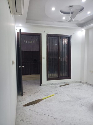 Room in 3 BHK Builder Floor at Preet Vihar – for Rent