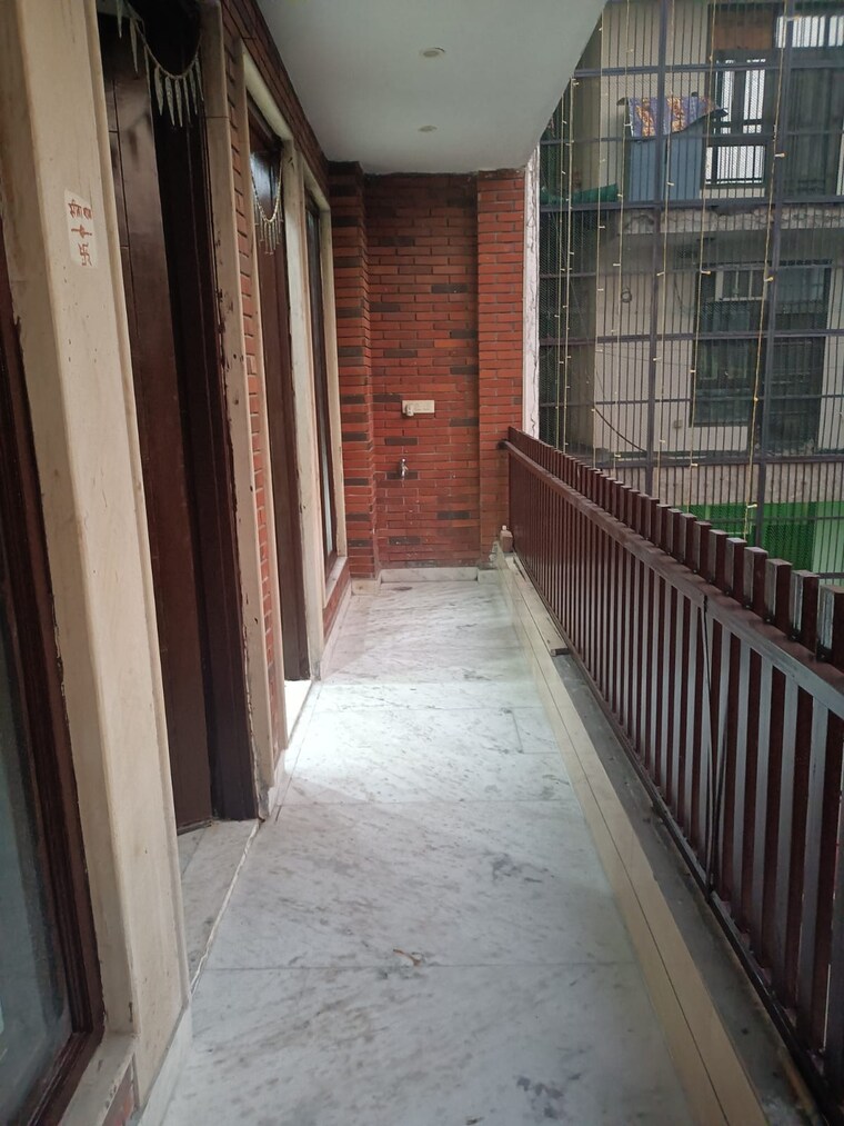 Balcony, preet vihar 3 Bedroom 1500 Sq.Ft. Builder Floor In Preet Vihar Delhi 9460389
