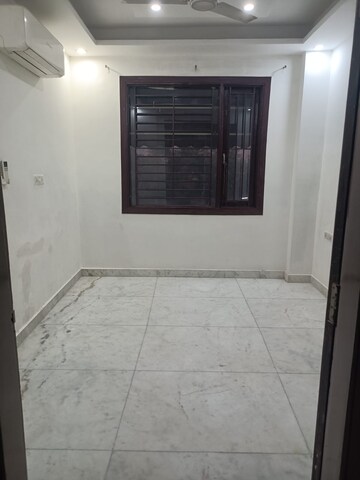 Room in 3 BHK Builder Floor at Preet Vihar – for Rent