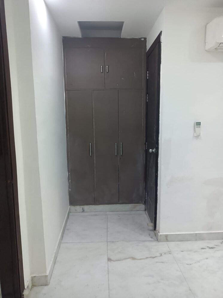 Room, preet vihar 3 Bedroom 1500 Sq.Ft. Builder Floor In Preet Vihar Delhi 9460389