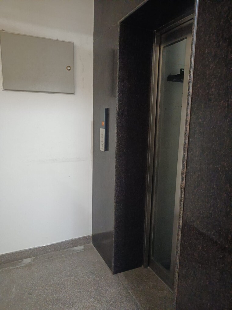 undefined, preet vihar 3 Bedroom 1500 Sq.Ft. Builder Floor In Preet Vihar Delhi 9460507