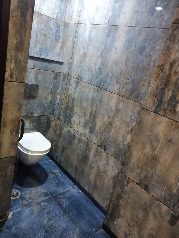 Bathroom, preet vihar 3 Bedroom 1500 Sq.Ft. Builder Floor In Preet Vihar Delhi 9460507