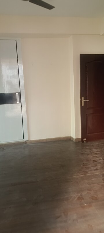 Room in 2 BHK Apartment at Sikka Karmic Greens, Sector 78 – for Rent