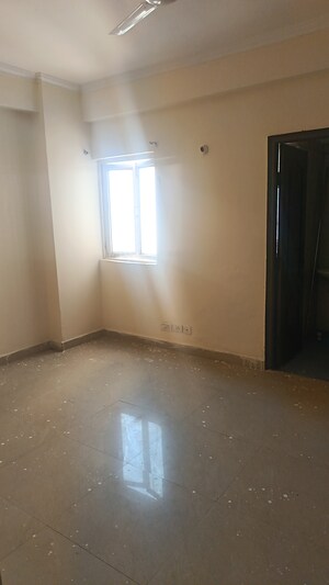 Room in 3 BHK Apartment at Gardenia Golf City, Sector 75 – for Rent