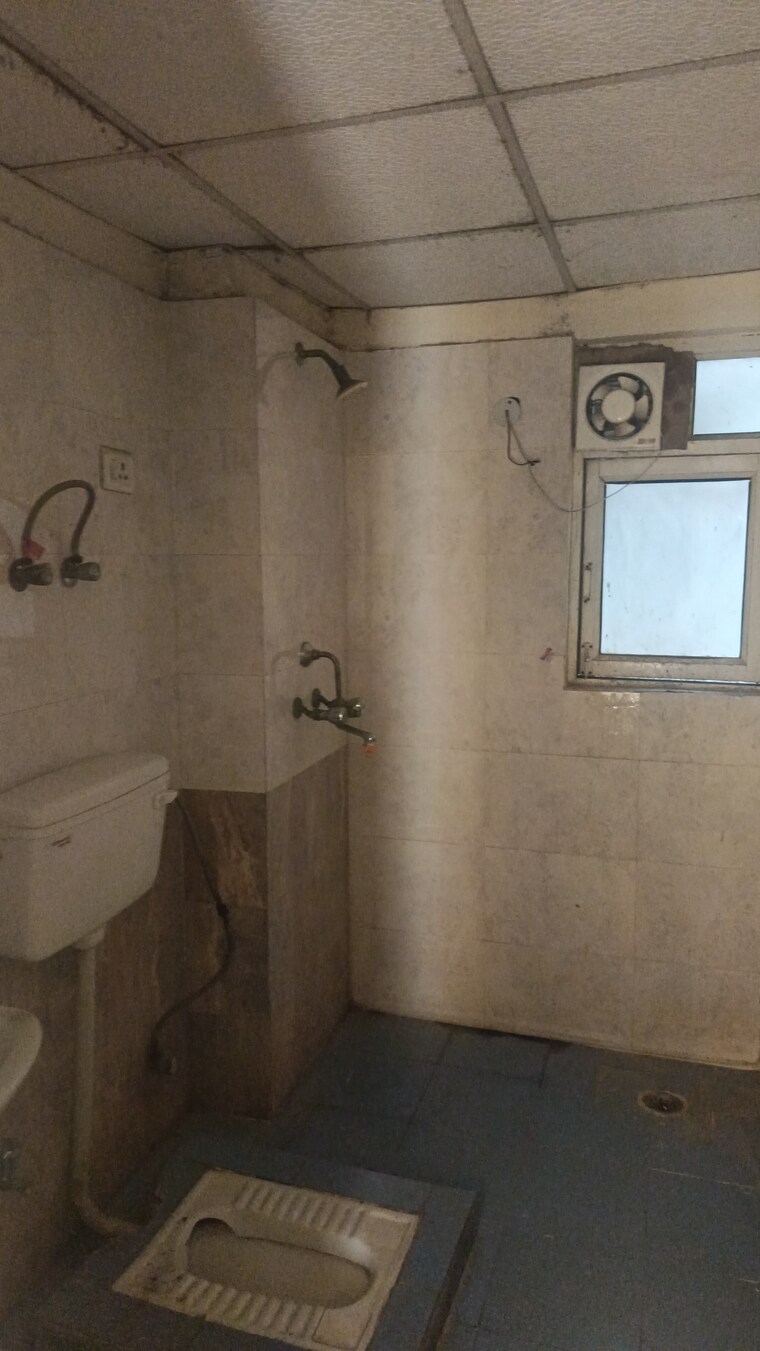 Bathroom, gardenia-golf-city 3 Bedroom 1550 Sq.Ft. Apartment In Sector 75 Noida 9460515