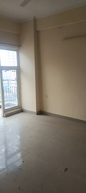 Room in 3 BHK Apartment at Gardenia Golf City, Sector 75 – for Rent